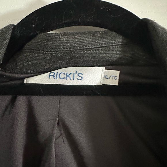 Blazer - Picture 2 of 2